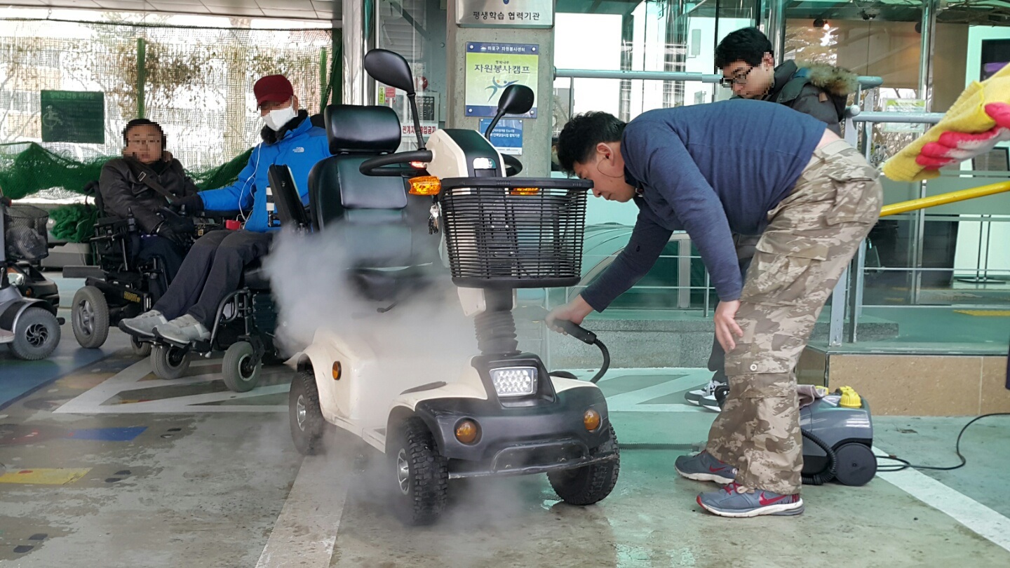 휠체어 이용 장애인을 위한 보장구청소 휠체어 이용 장애인을 위한 보장구청소